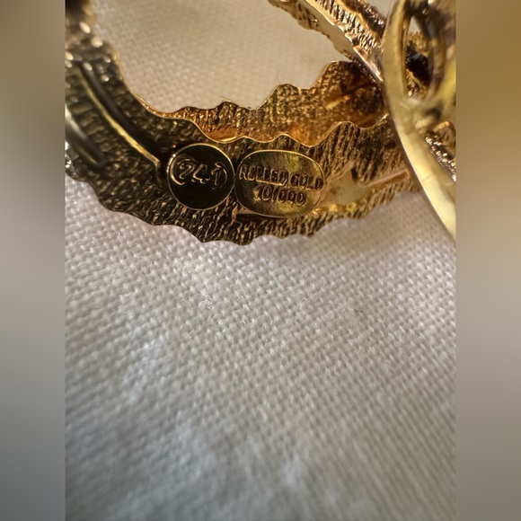 Gold Infinity Brooch - Picture 6 of 6